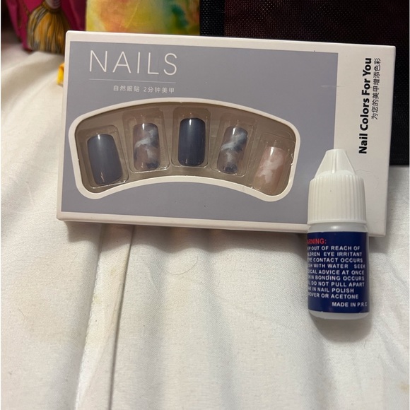 New Makeup Bundle of 9 Contains Lashes, Nails, Blush, Mascara highlighters & Bag - Picture 2 of 10